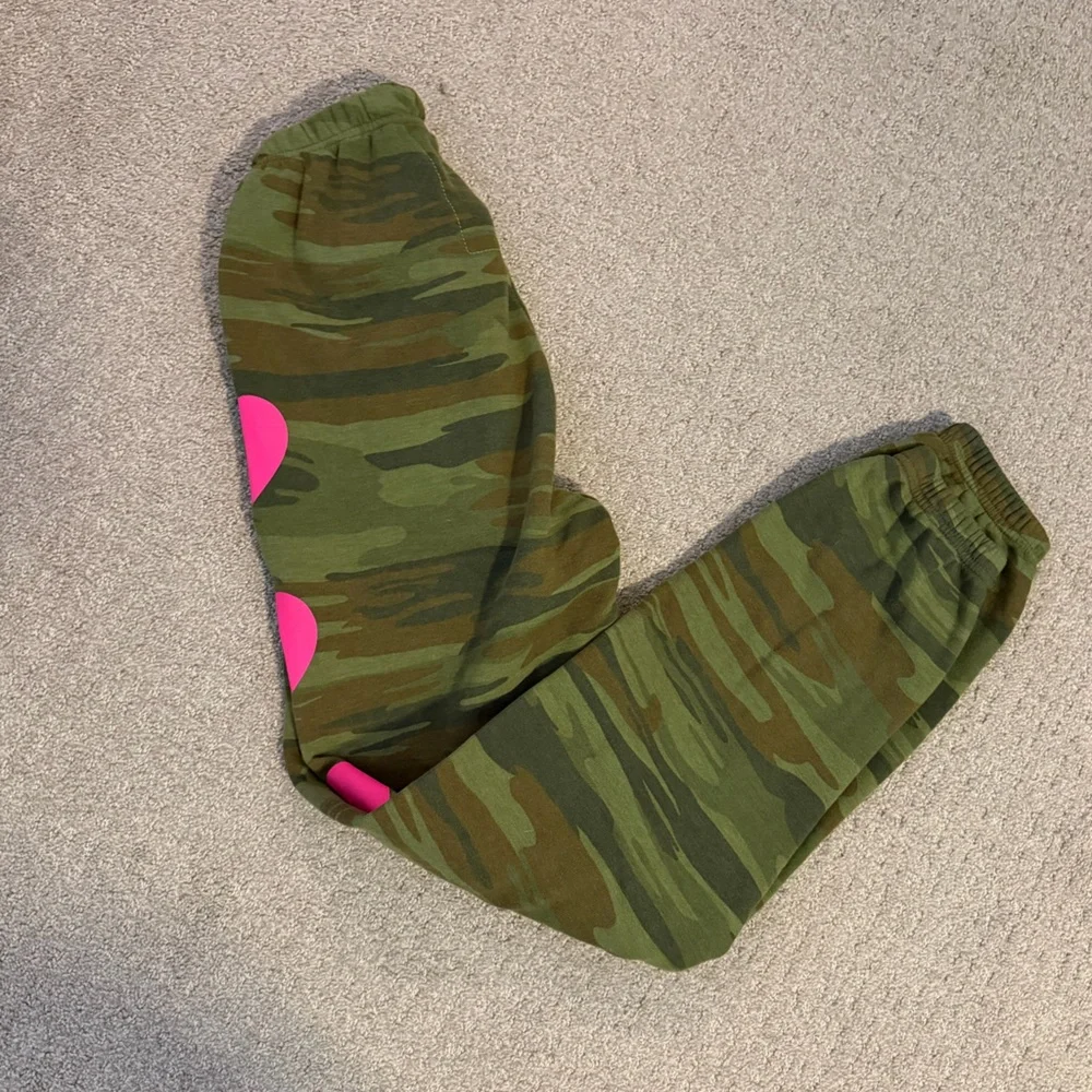 Aviator Nation camo heart sweatpants - Picture 3 of 3